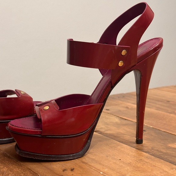 Yves Saint Laurent Vitelli Vernice Heels - Picture 6 of 8